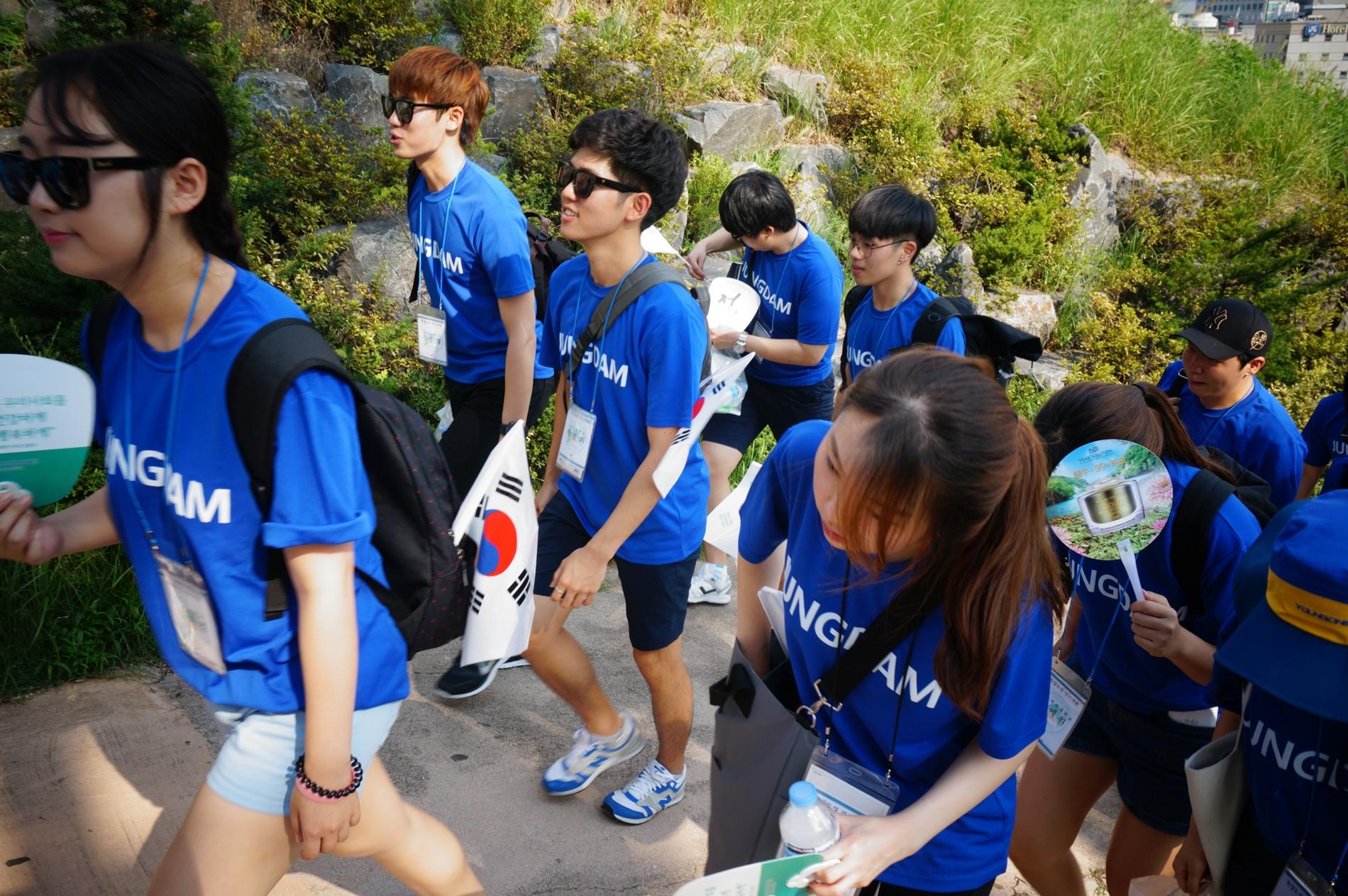 아산장학생은 나눔문화 확산을 위해 8.13일과 14일 한양도성 걷기 행사를 개최했습니다.10
