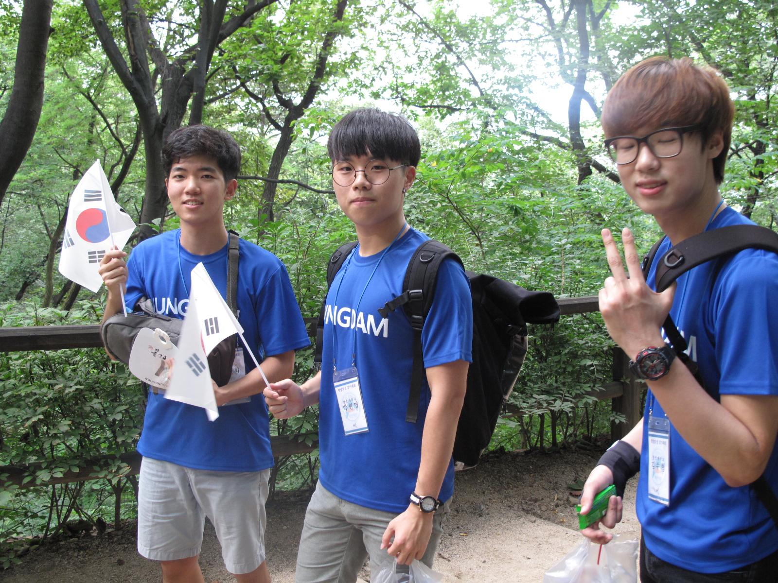 아산장학생은 나눔문화 확산을 위해 8.13일과 14일 한양도성 걷기 행사를 개최했습니다.3